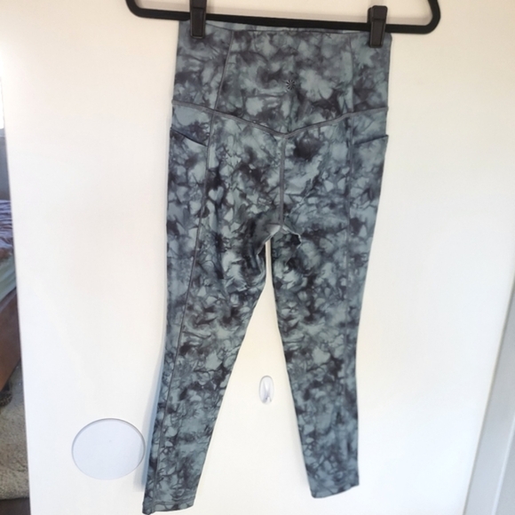 EUC Athleta Salutation Stash Pocket II Printed 7/8 Tight Tie Dye Green Small - Picture 5 of 12